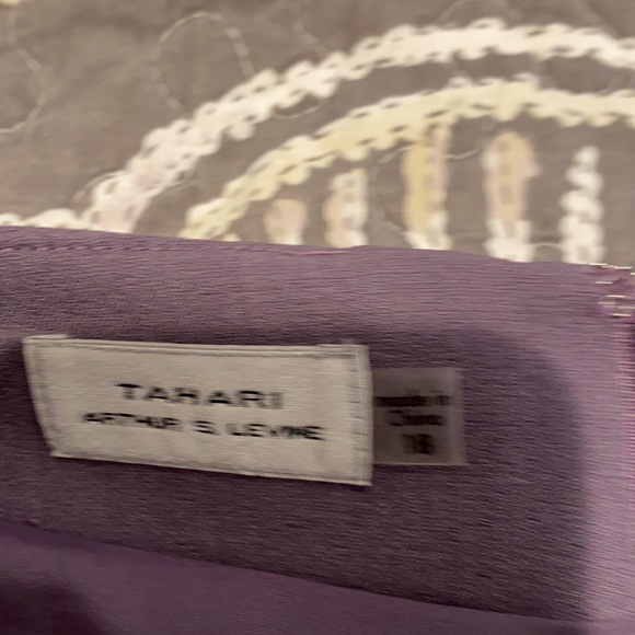 Ladies Tahari pencil skirt w ruffle - Picture 5 of 6